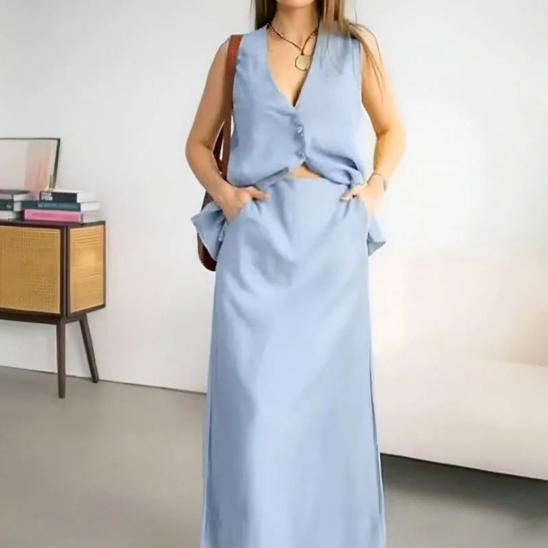 Casual loose fit two-piece suit with a sleeveless vest and a long skirt in blue.