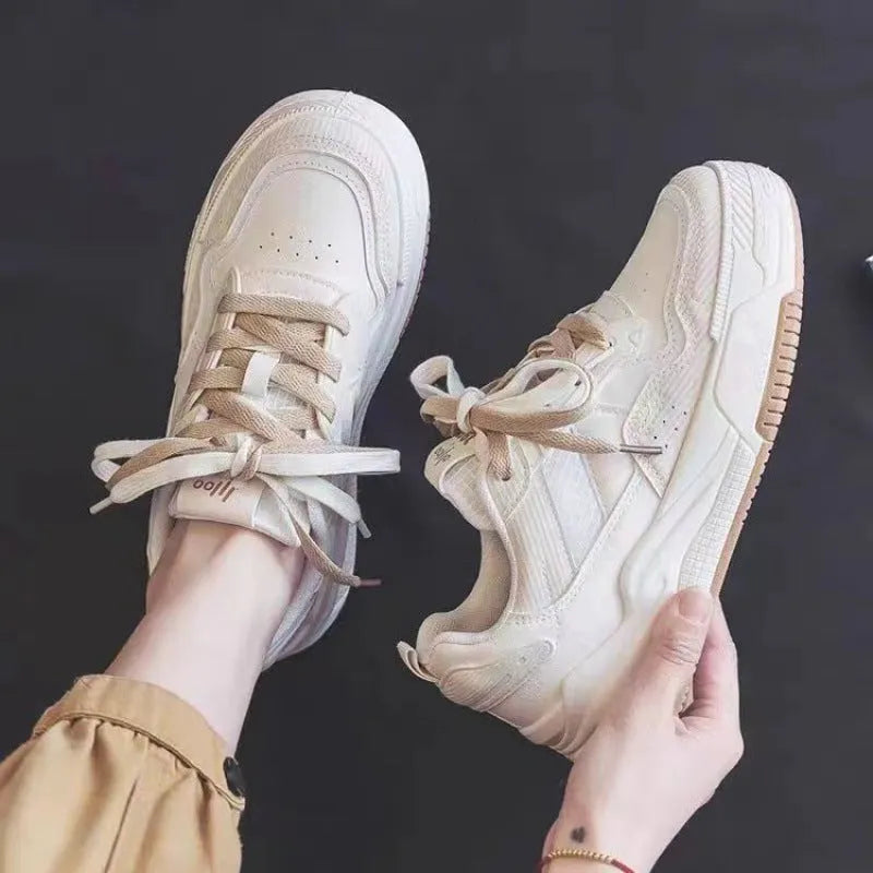 Women's low-top rubber sneaker in beige with height-increasing sole