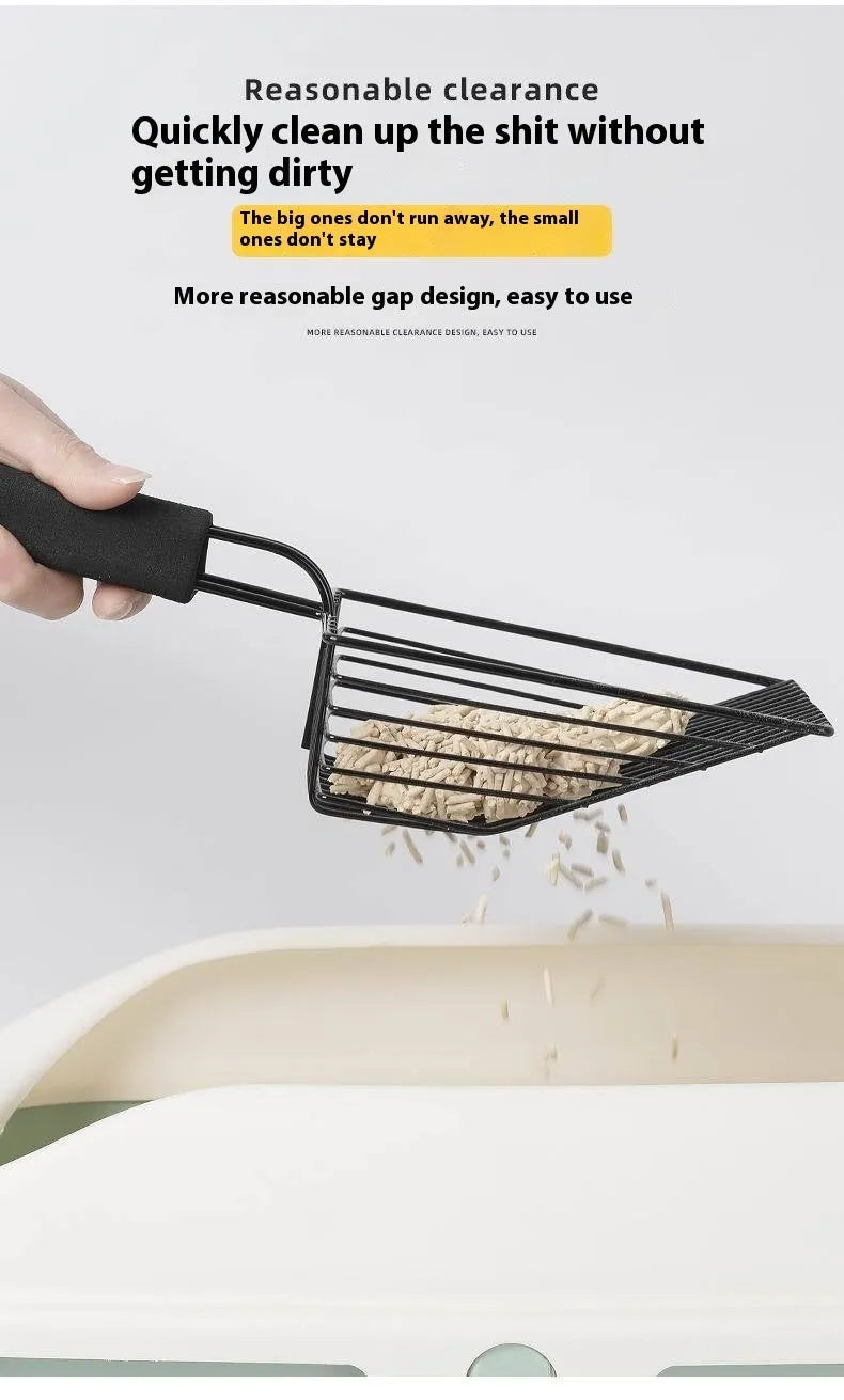 Black metal cat litter scoop with ergonomic handle and fine 0.8cm tine gaps.