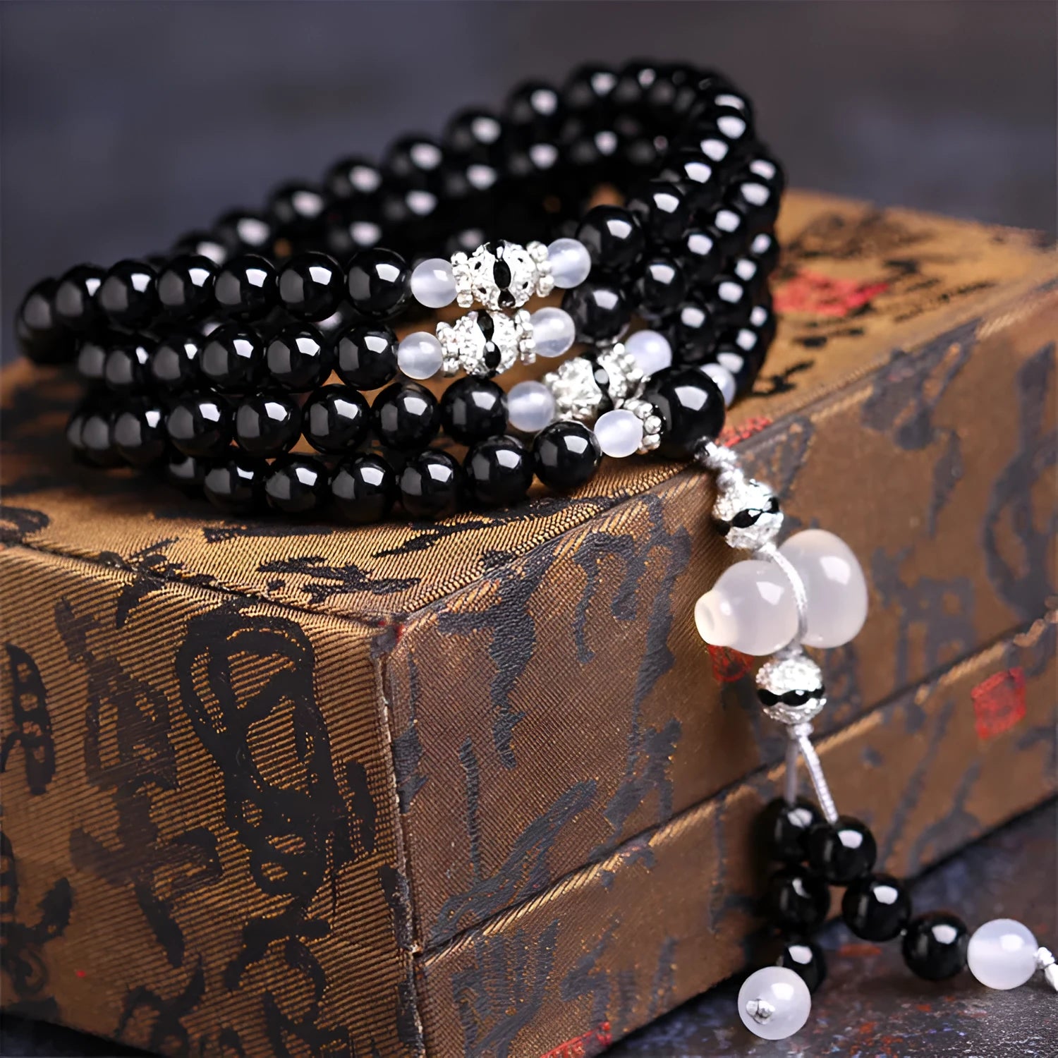 108-bead black and red agate geometric bracelet for men and women.