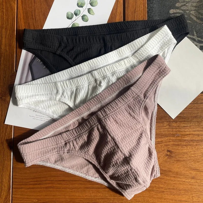 Men's pure cotton triangle briefs in a solid colour on a mid waist.