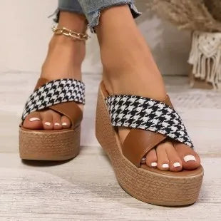 Cross leopard plaid wedge sandals in brown and black colours with rubber soles