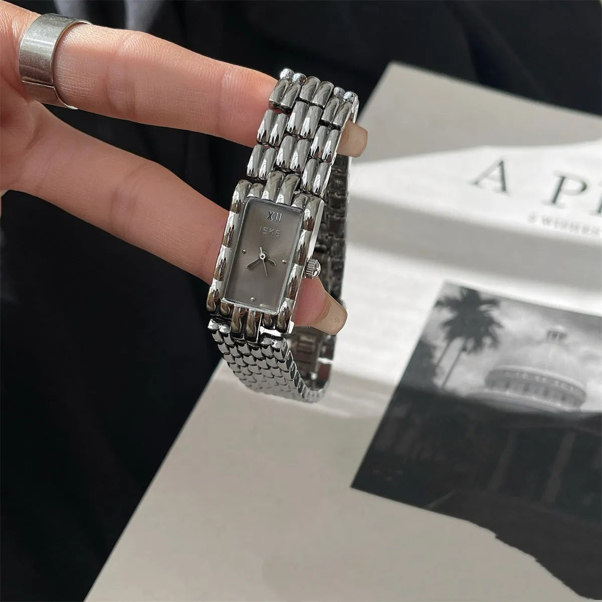 Women's mid-ancient Ins watch with stainless steel bracelet, 15mm white dial, and butterfly buckle