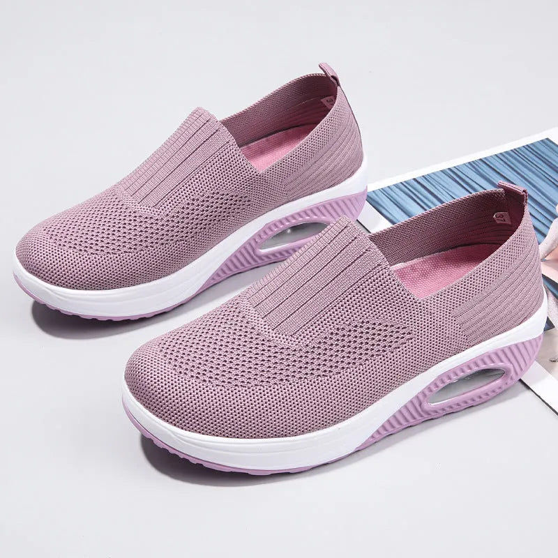 Women's mesh running shoes with round toe and mid-heel in various colours