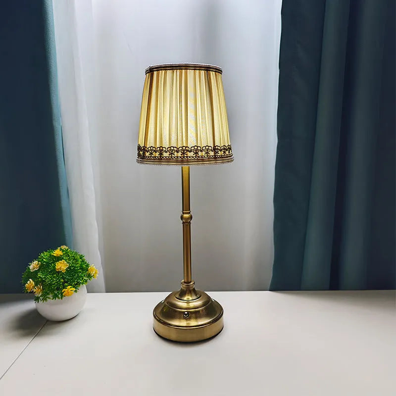 Nordic modern simple table lamp, 14x40cm, built-in battery, 3W three-colour light, gold style A or B