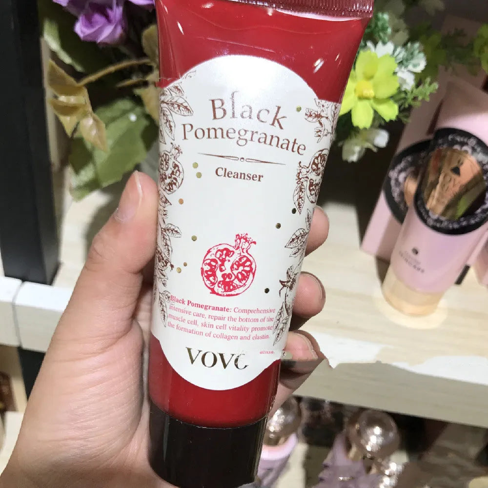 Pomegranate skincare moisturising water bottle with extract for facial hydration