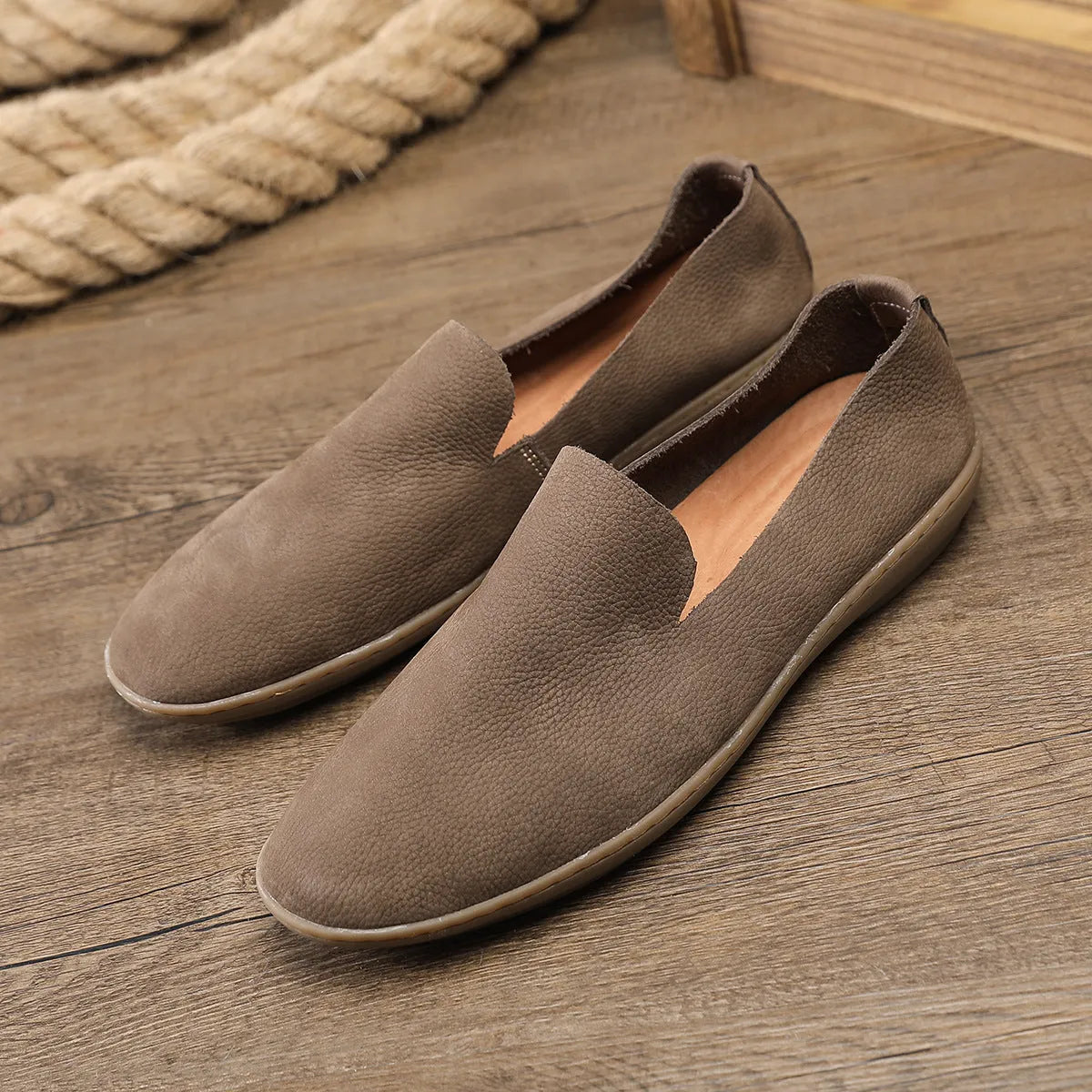Handmade grey low-top men's casual sneakers with cowhide leather upper and rubber sole