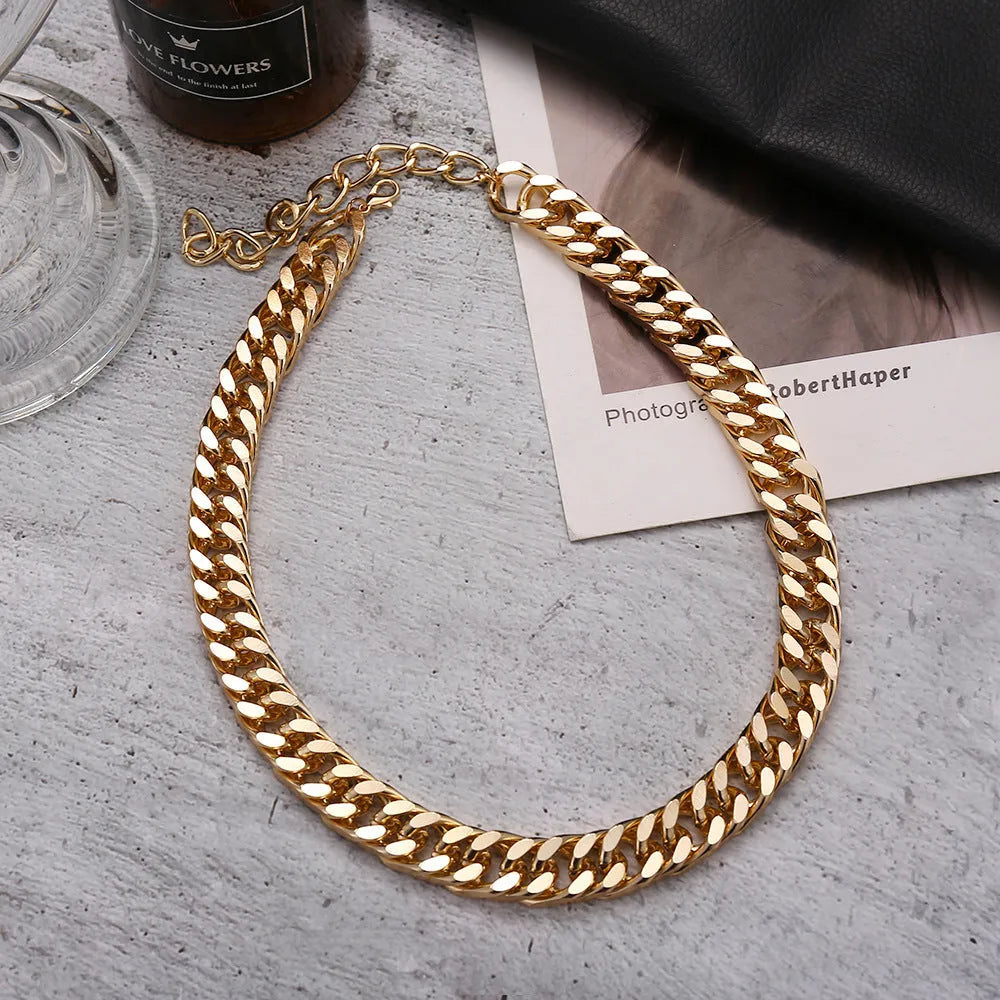 Gold women's thick chain necklace with 6cm pendant on a 32cm chain, shown from the front.