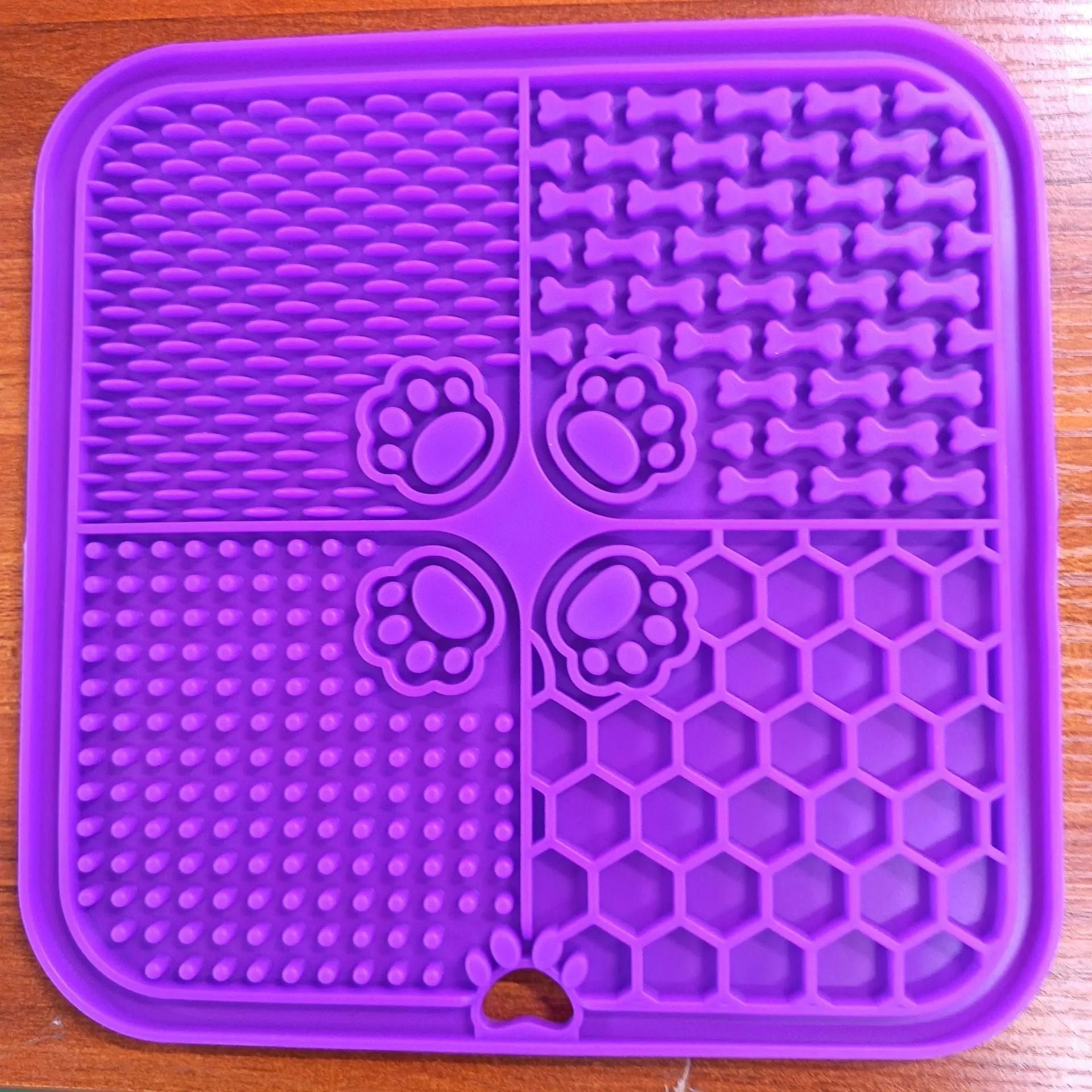 Silicone dog slow food mat in black with raised ridges to slow eating, anti-scatter design