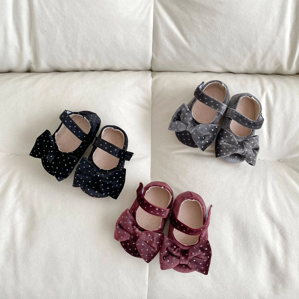 Baby girl toddler shoes with big bow and dots pattern rubber sole low top in black size M