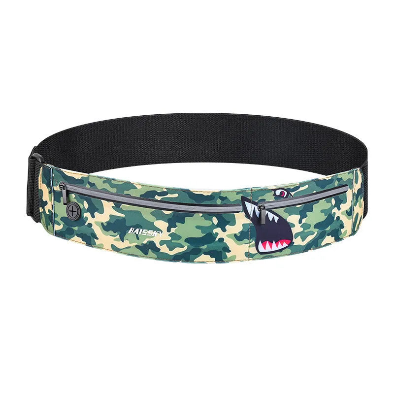 Waterproof waist bag in camouflage pattern with adjustable strap for outdoor use