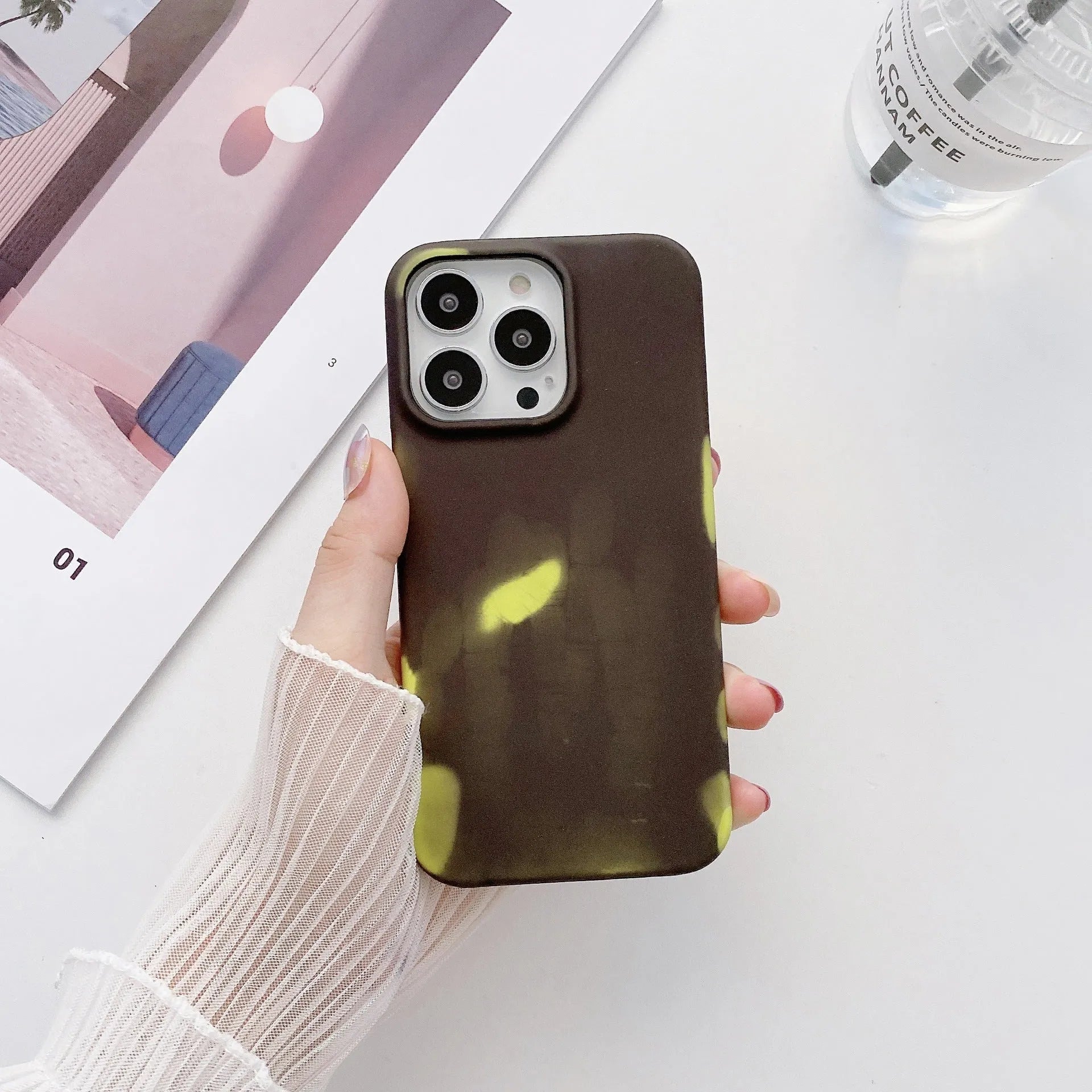 Heat-sensitive inner velvet half-wrap color-changing phone case for iPhone 13 showing black to green shift with PC material anti-drop protection