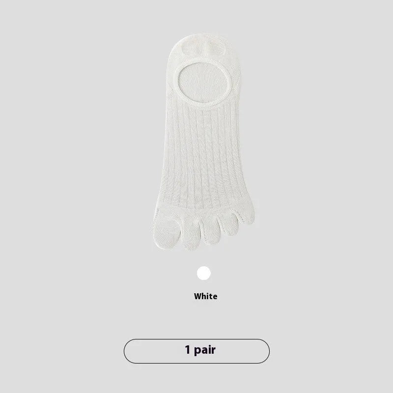 Men's five-finger boneless invisible socks in modal fabric showing antibacterial and moisture-wicking properties
