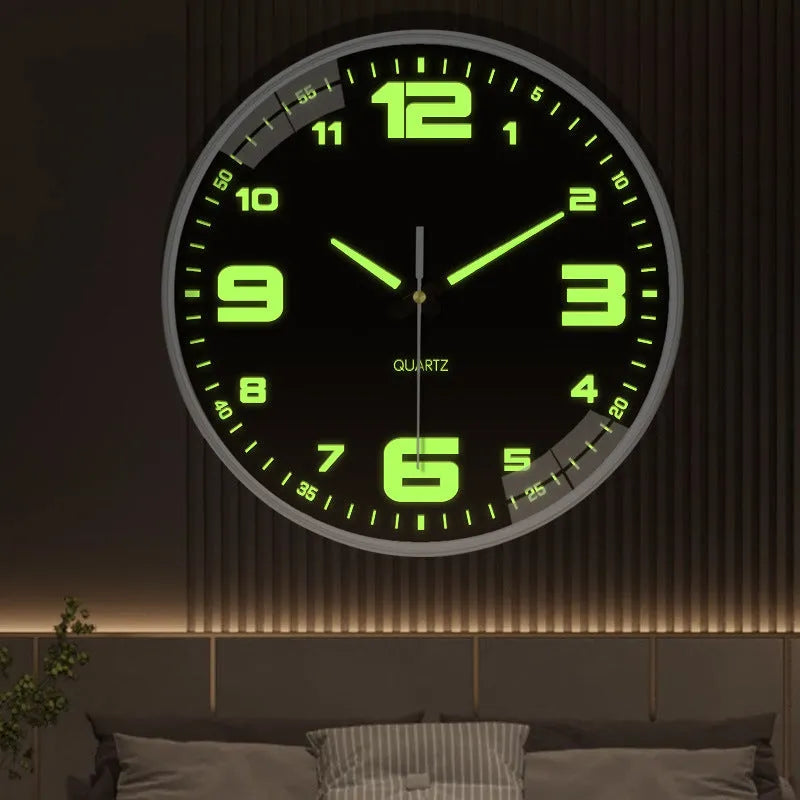 8-inch luminous wall clock with modern plastic case in 20cm diameter