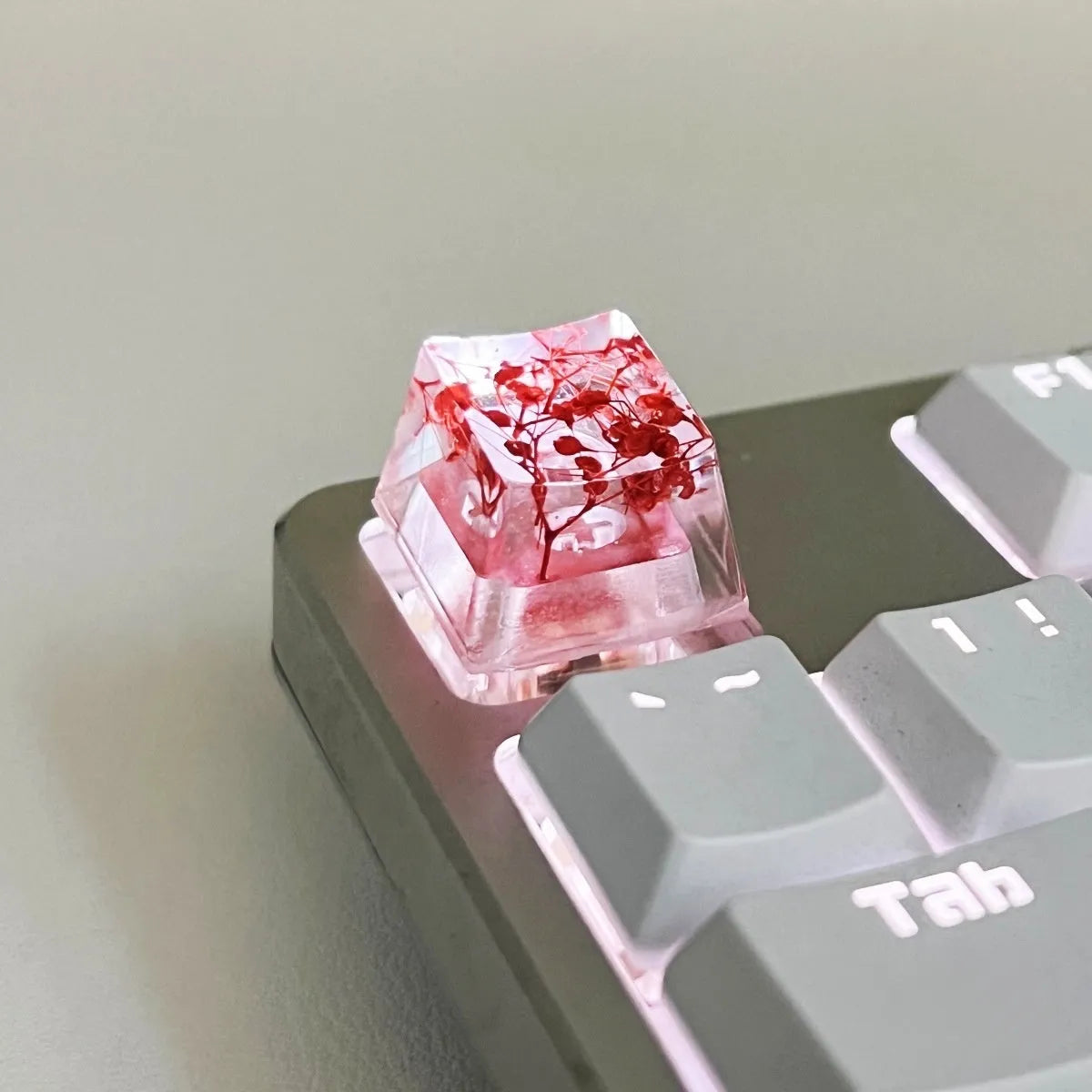 High transparency resin mechanical keyboard keycap with starry sky design in green colour