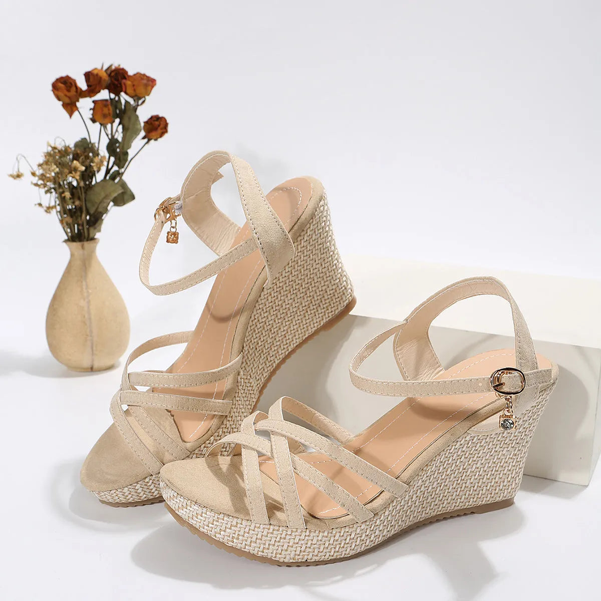 Women's wedge sandals with fish mouth toe bracket in black and white cloth upper options