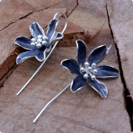 A pair of purple retro flower-shaped alloy earrings with an electroplated finish.