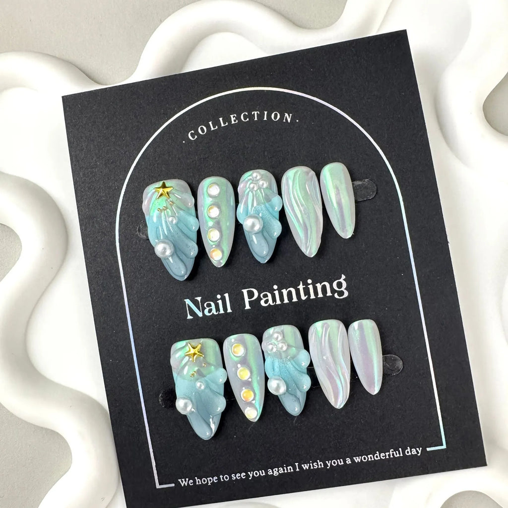 Set of blue plastic shell-shaped nail stickers in sizes XS, S, M, and L