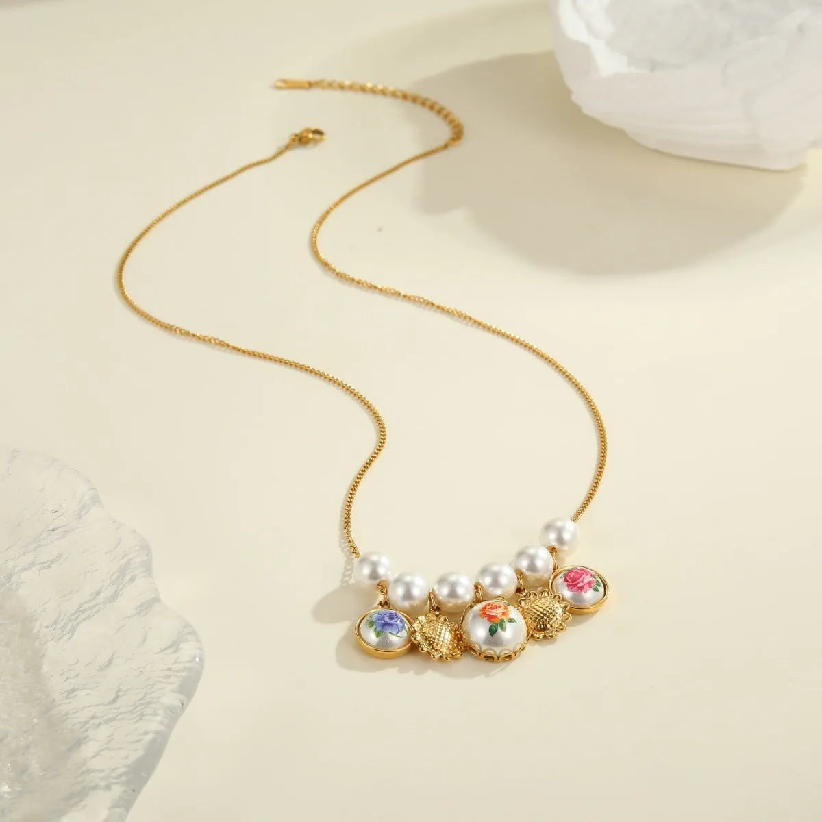 Vintage sunflower flower necklace in electroplated stainless steel with 18K purity, women's floral pendant