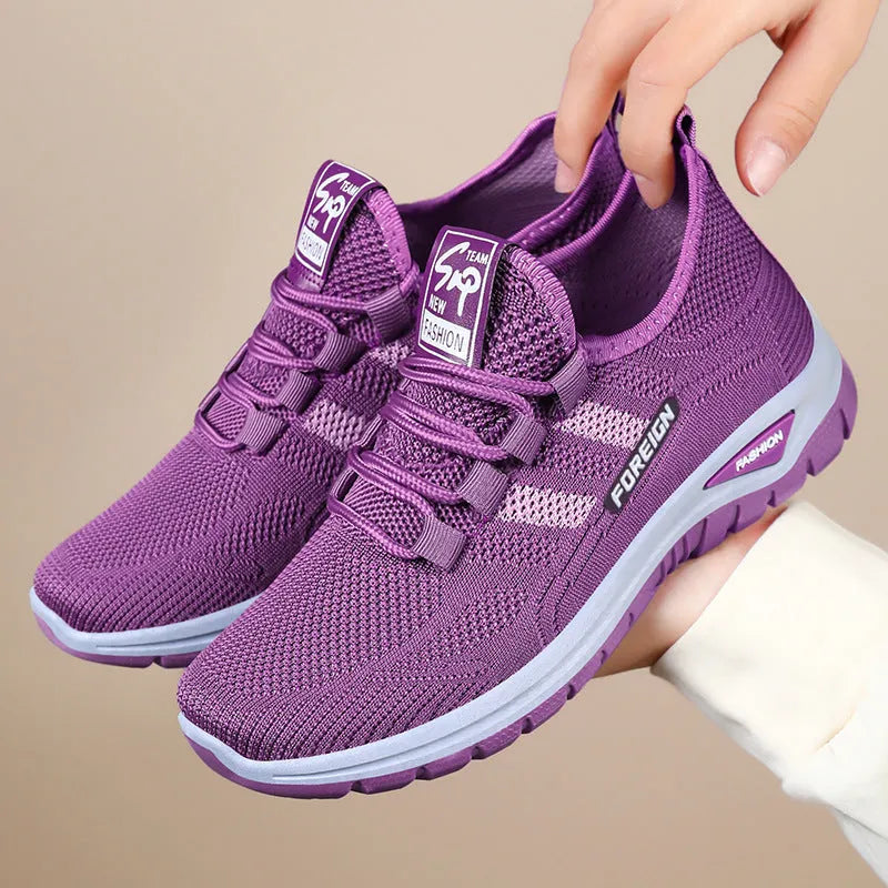 Women's low-top casual sneakers in black with breathable mesh upper and flat PVC sole