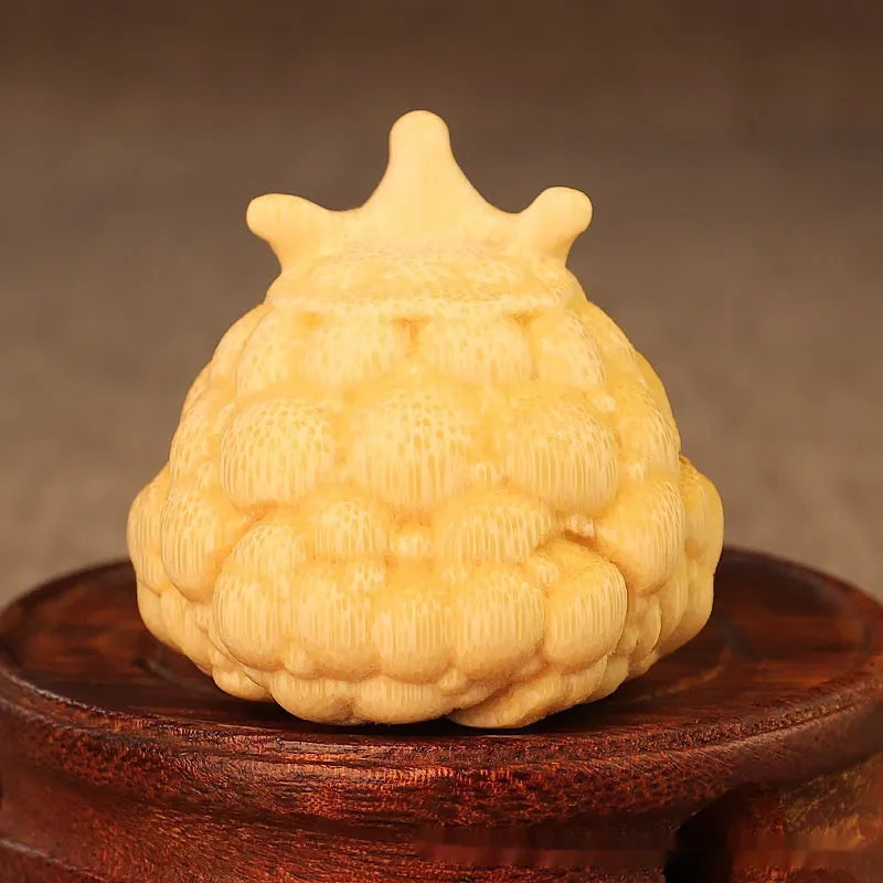 Solid bamboo carving ornament of Crown Princess toad with 5.0 live eye specification