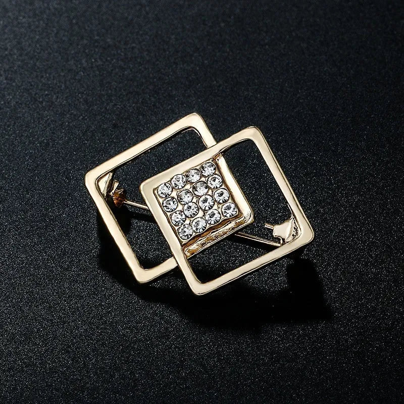 Minimalist pearl floral brooch with diamond inlay on alloy base, sweet and cool style for women