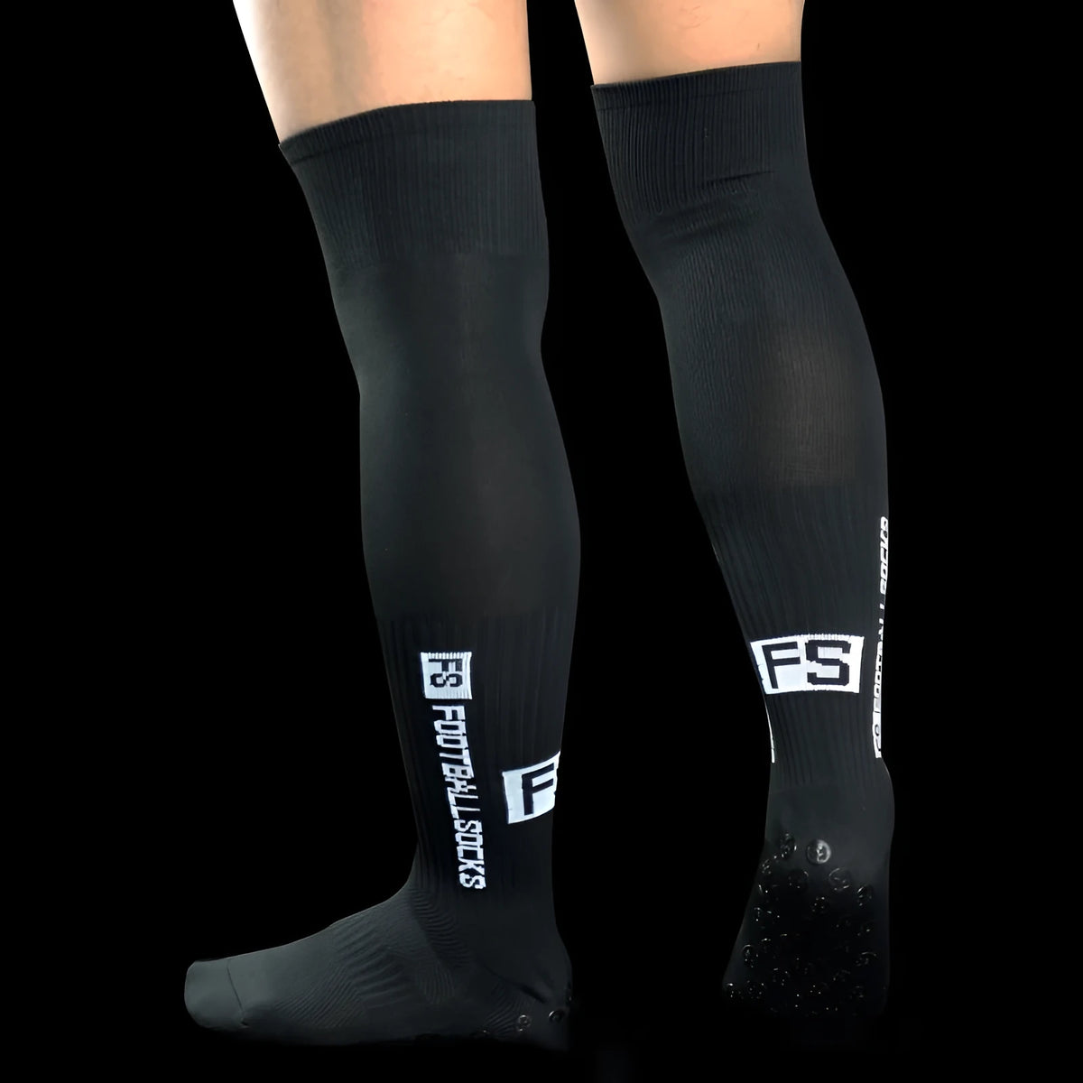 Anti-slip knee-length football socks in polyester, available in ten colours, one pair.