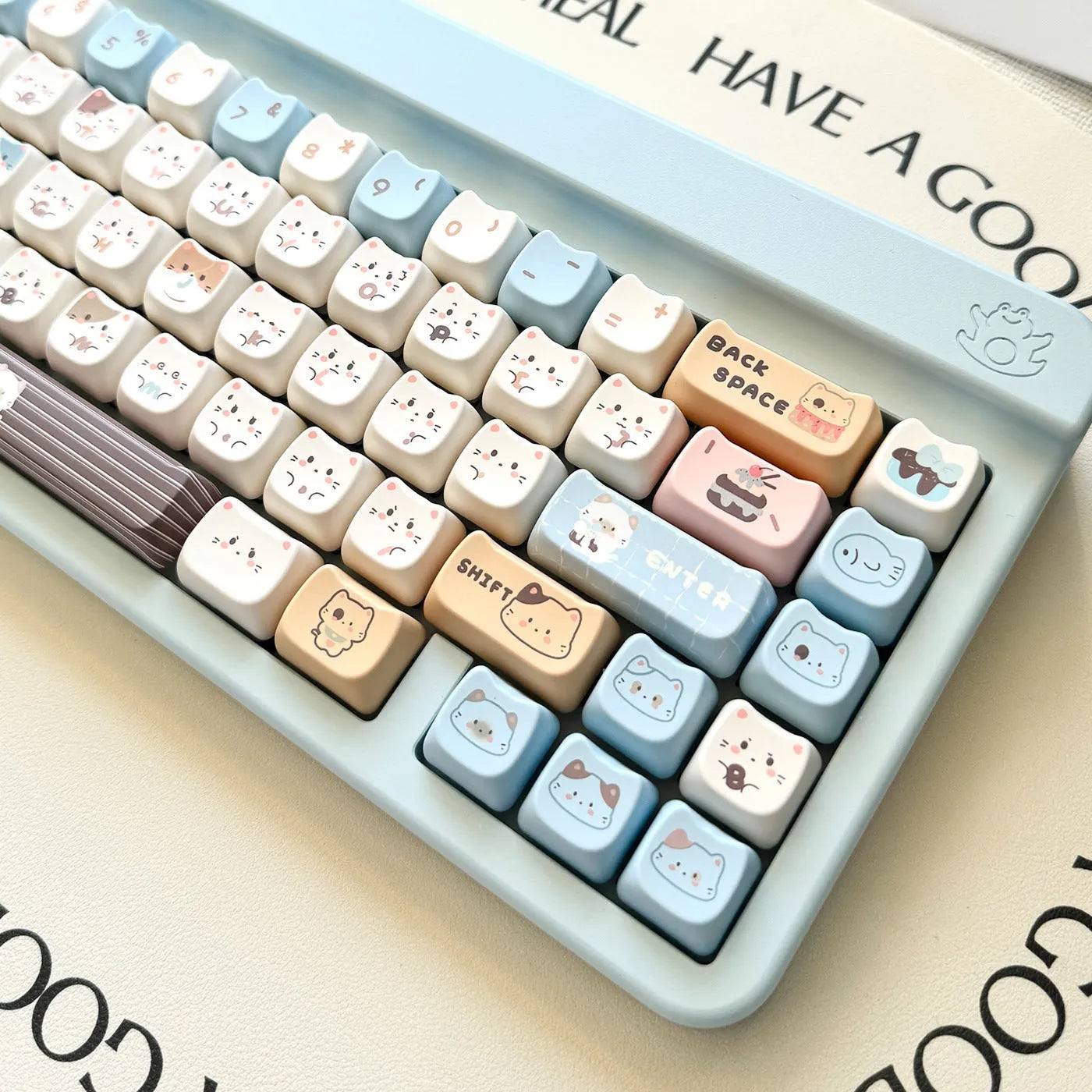 High Sea Salt Cat mechanical keyboard PBT key cap set with March past space bar design and 7u supplement kit