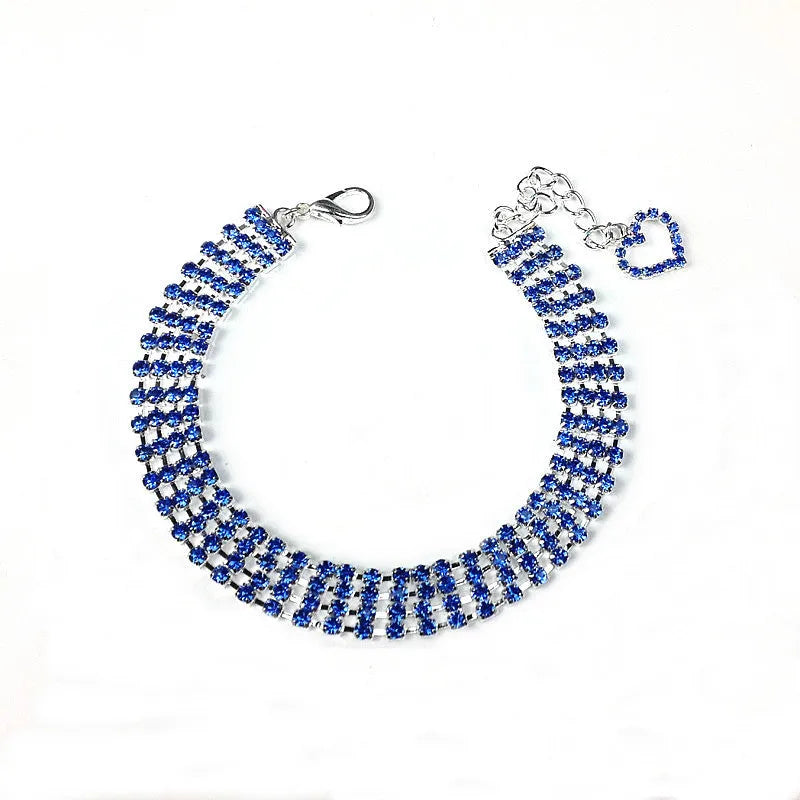Four-row rhinestone pet collar with heart-shaped chain for dogs and cats in white colour
