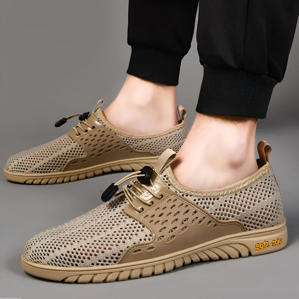 Men's casual breathable summer shoes in mesh with elastic band, shown in sand colour