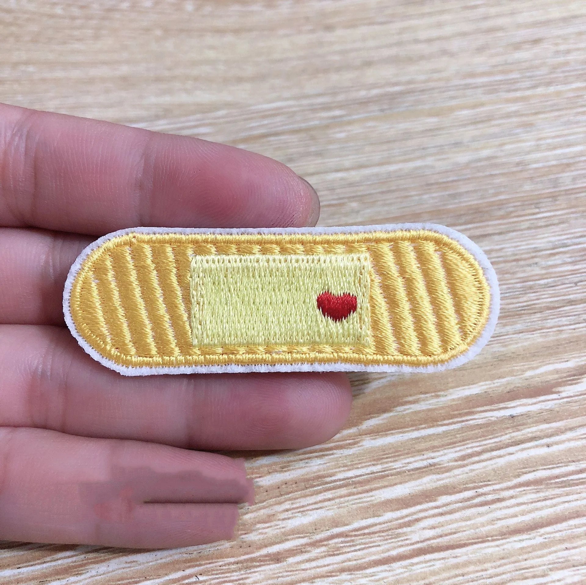 Pack of 10 computer embroidered patch badges for clothing decoration and DIY crafts.