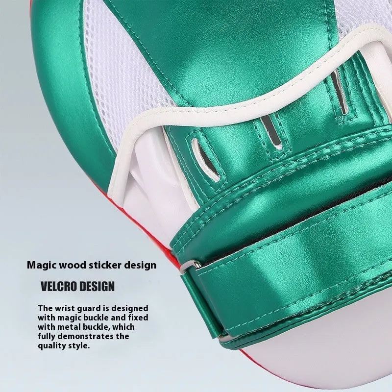Vertical gold and green PU baffle target for boxer and sanda punch and kick training.