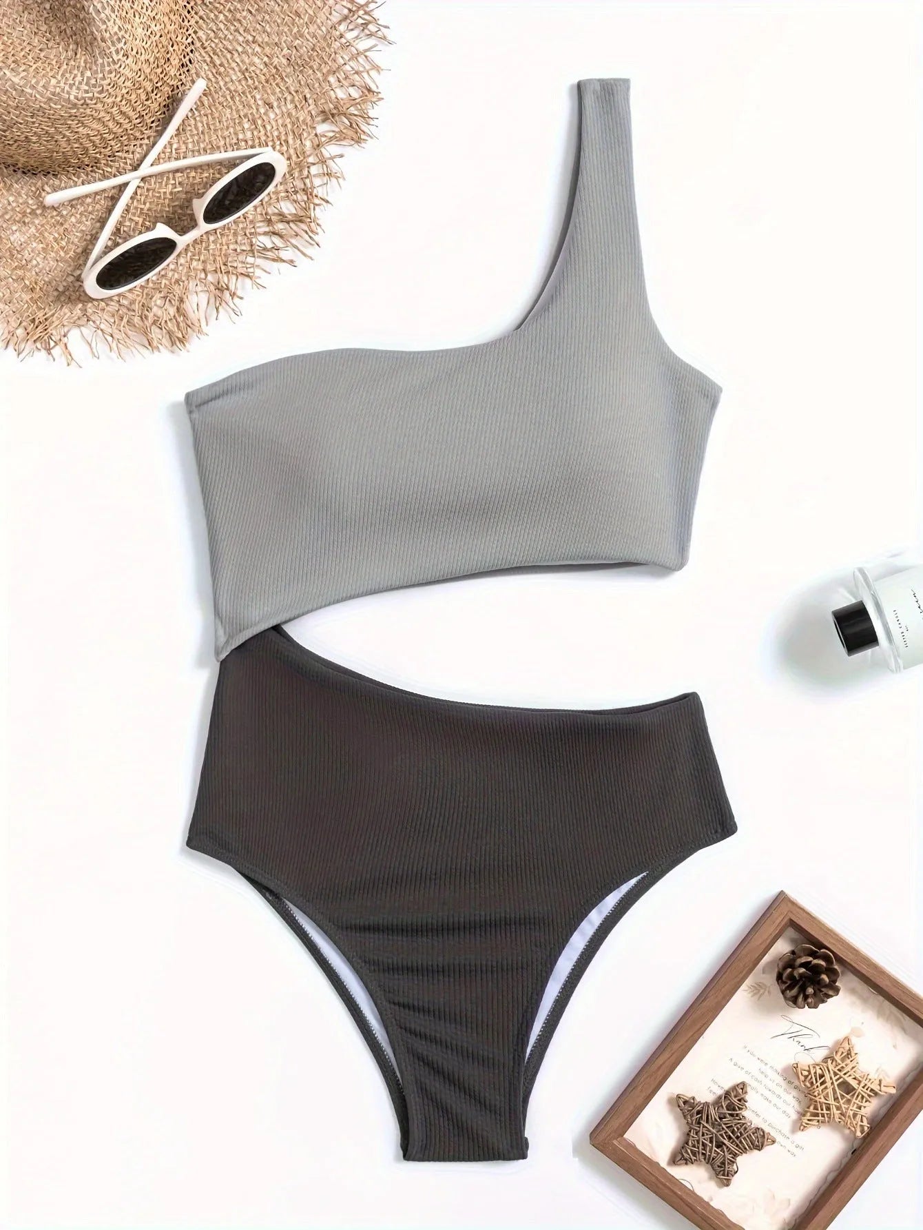 One-shoulder one-piece swimsuit for women in solid colour polyester fabric