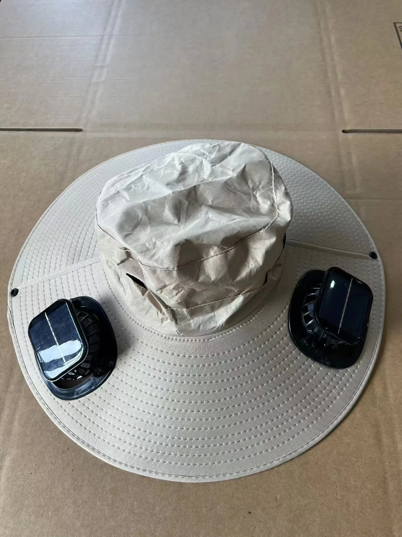 Men's grey solar fan cooling cap with wide brim and built-in ventilation fan