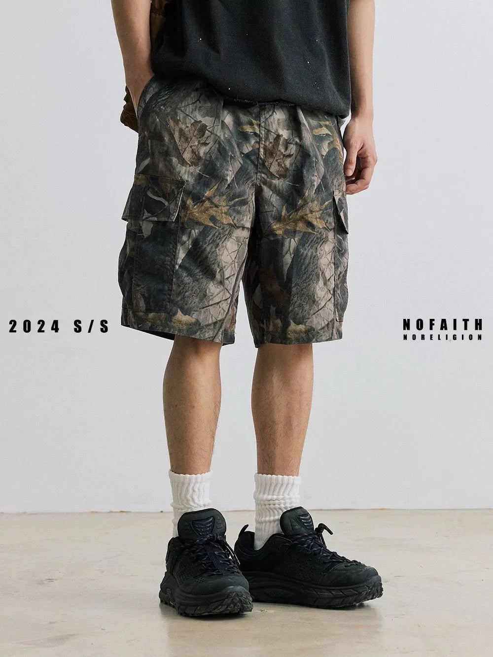 Loose casual straight-leg denim shorts in black or army green with mid-waist and zip fly
