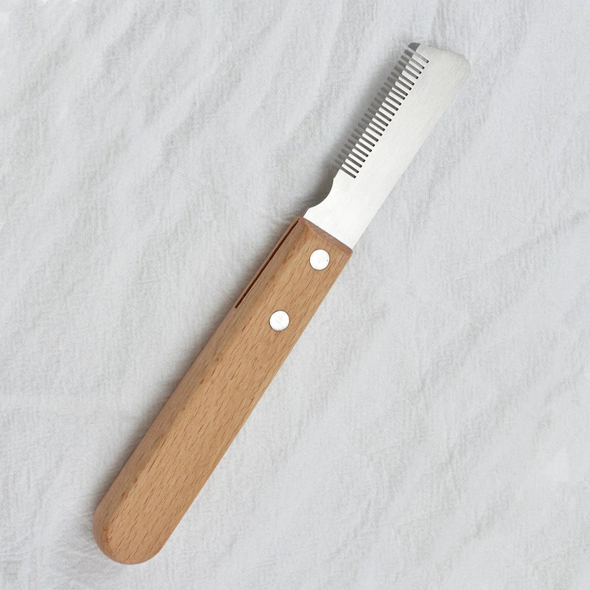 Wooden handle pet stripping comb with metal fittings for grooming cats and dogs