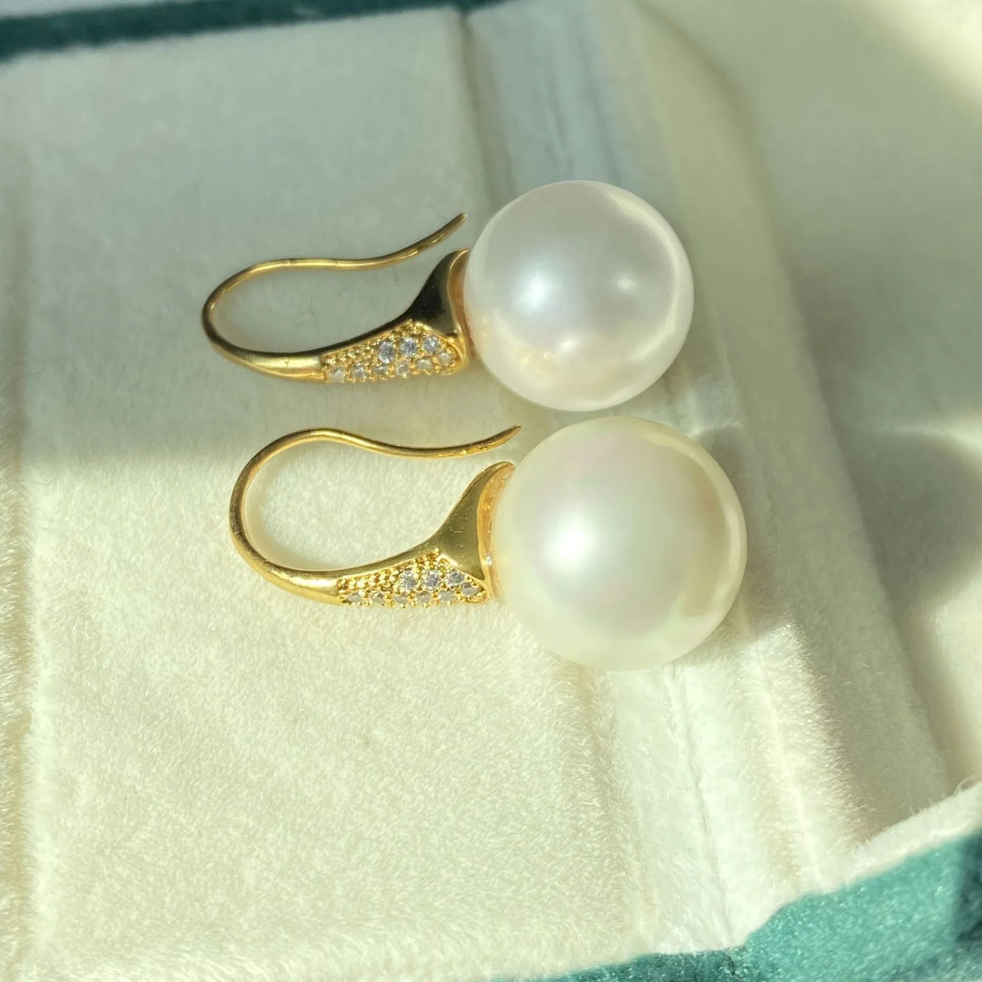 Geometric shell pearl drop earrings for women, fashionable OL style, single pair