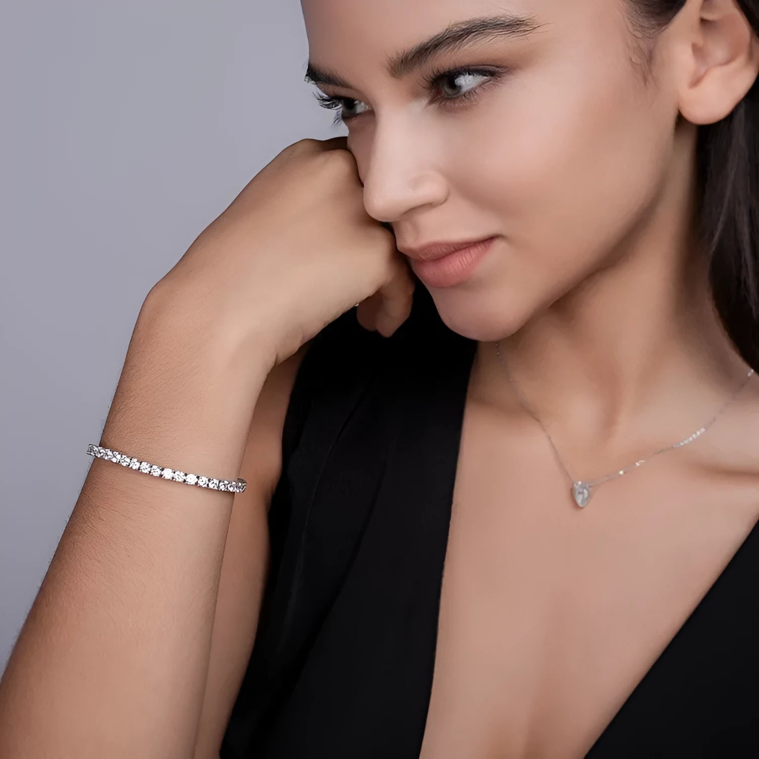 925 silver plated moissanite tennis bracelet with 30-point round stones in 18cm length