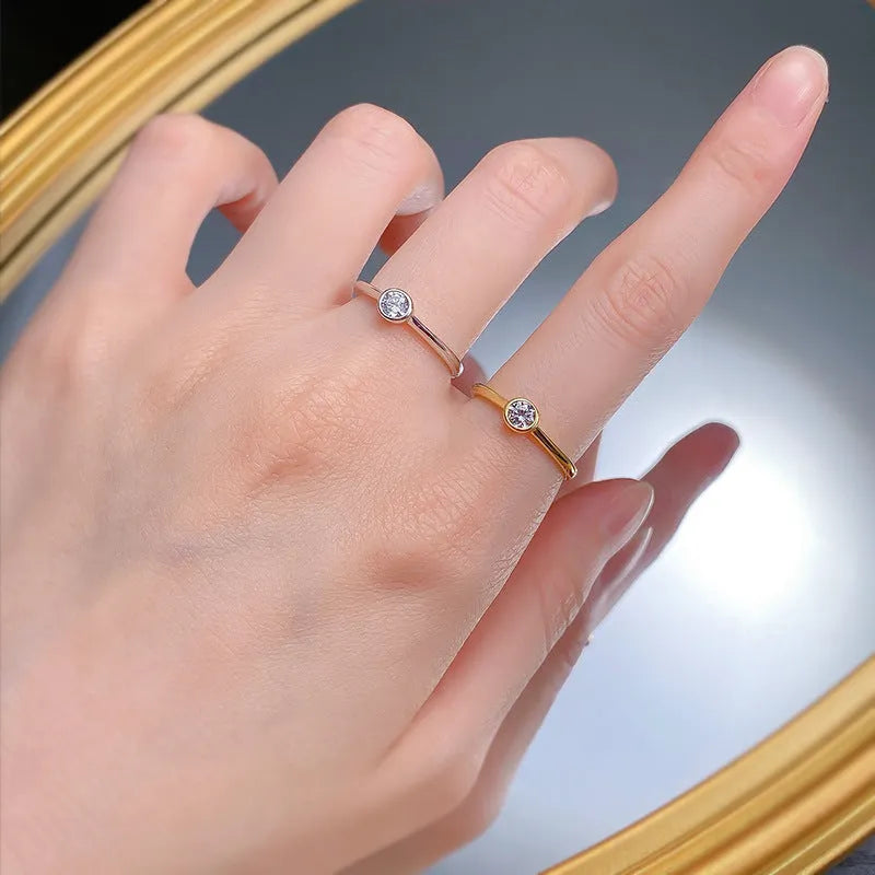 Minimalist silver ring with crown shape design in Korean style with line detailing