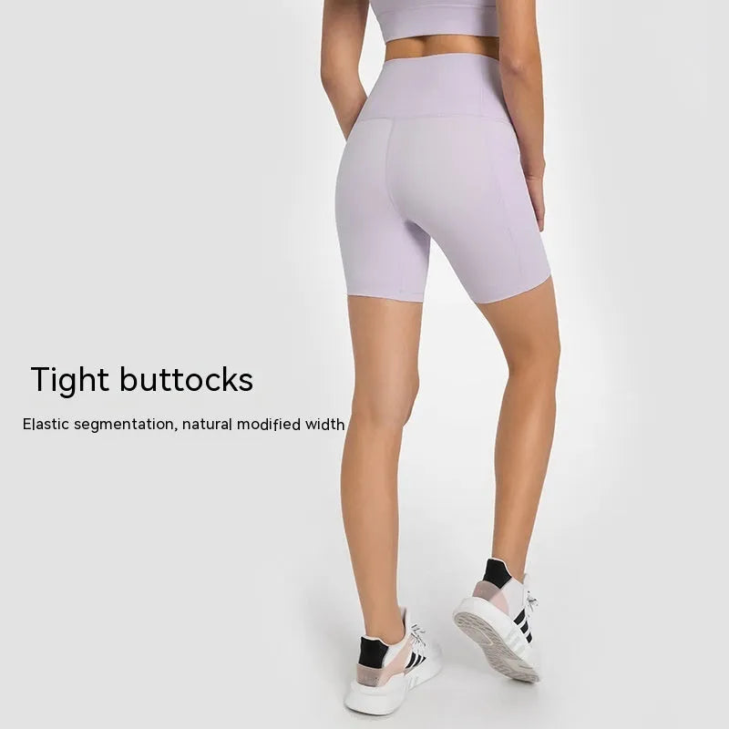Solid colour women's sports shorts in a fifth pants length with a tight fit.