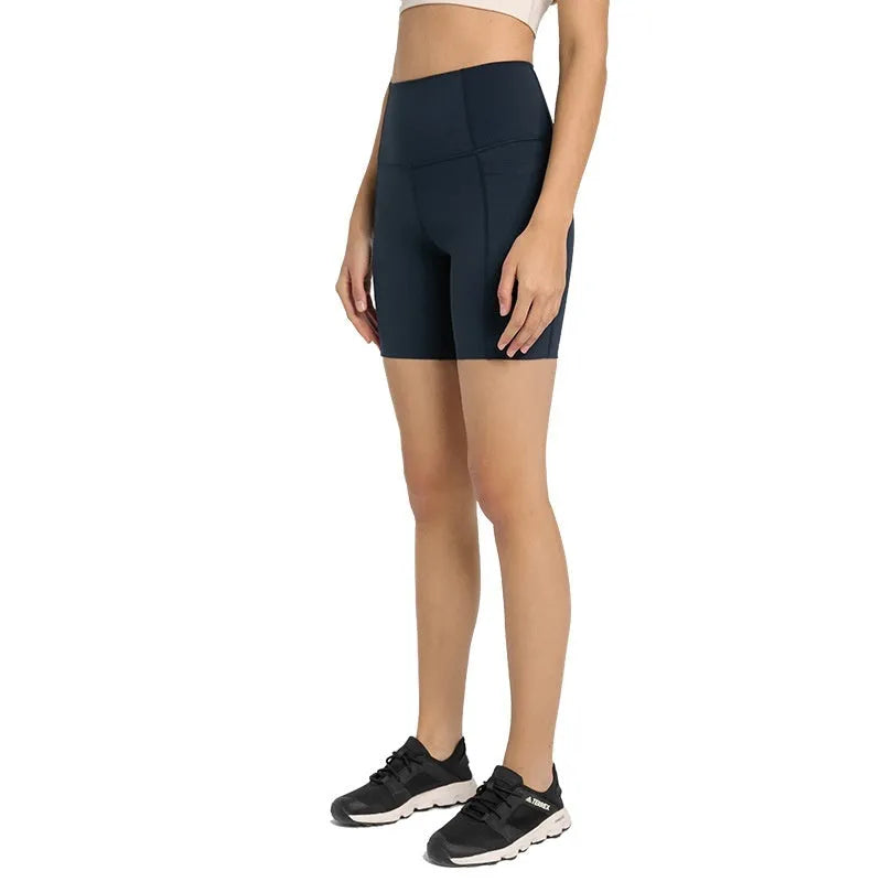 Solid colour women's sports shorts in a fifth pants length with a tight fit.