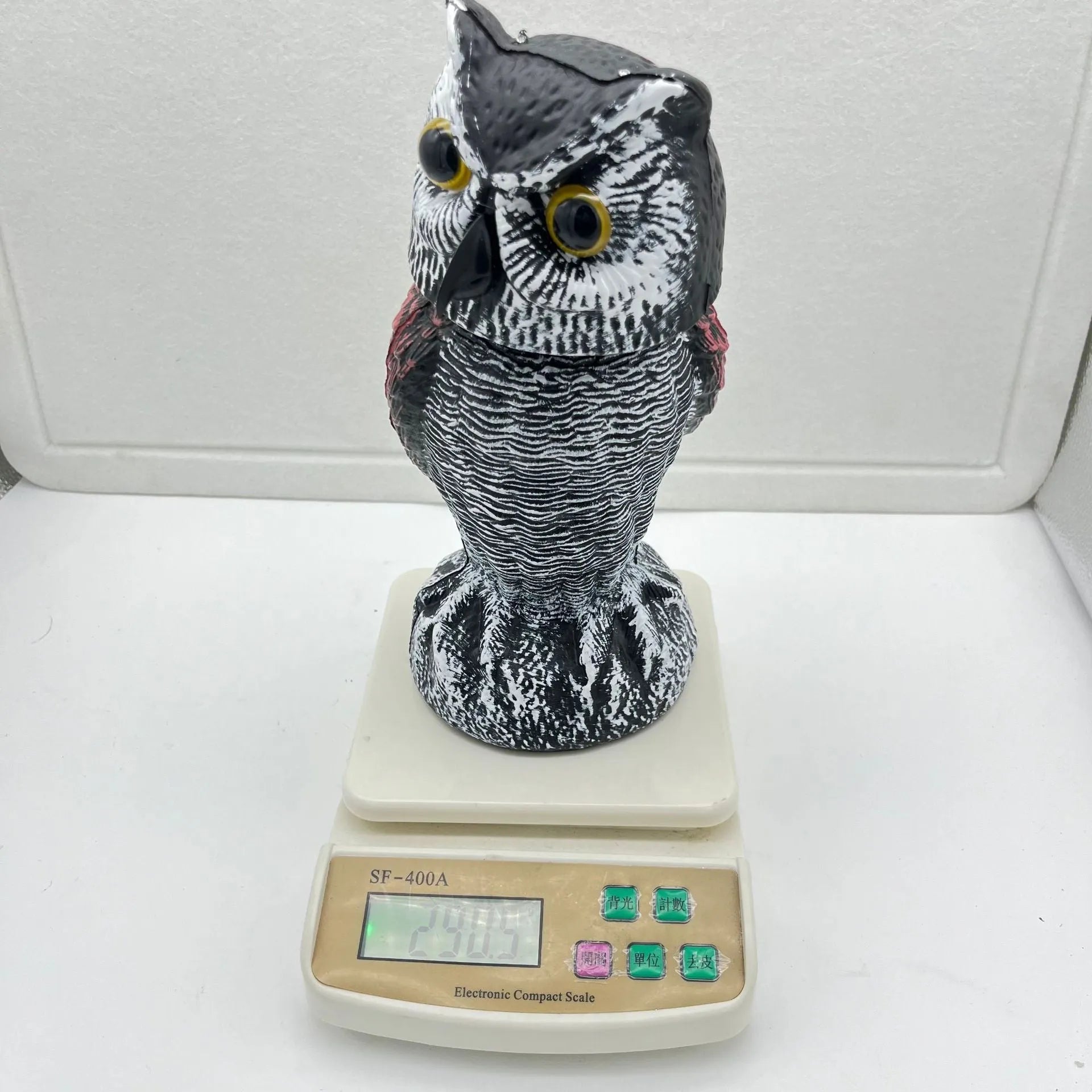 PE plastic artificial owl decoy with moving head, a bird scare ornament for outdoor use.