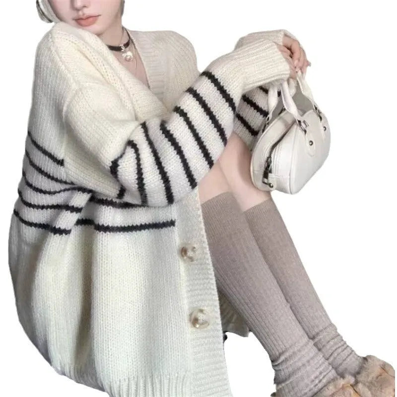 Button-front collar cardigan with 3D pattern in picture colour