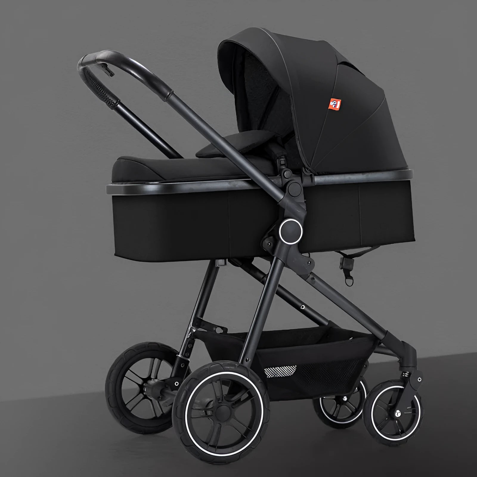 Four-wheel aluminium alloy pushchair with lie-flat high-view seat in classic black colour option