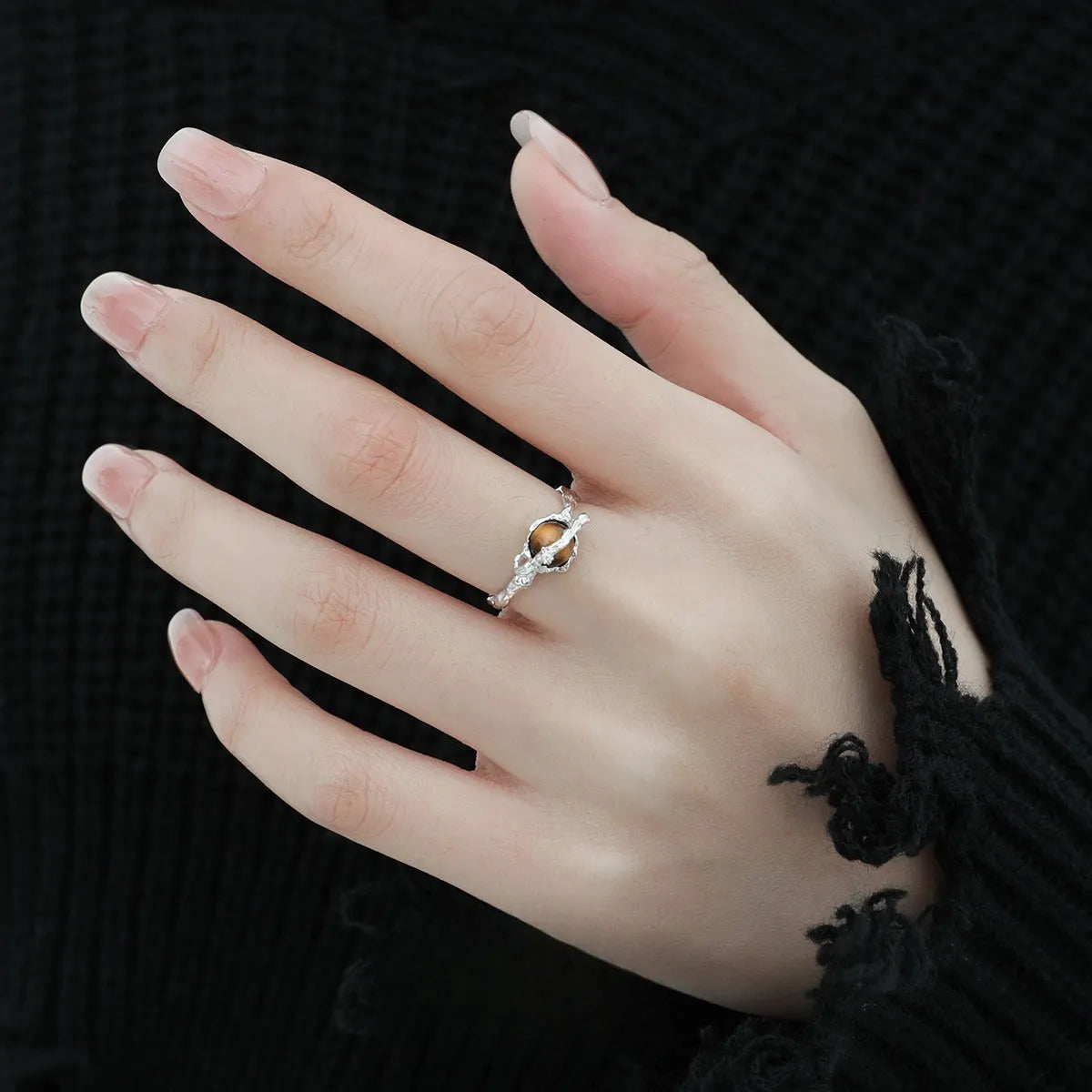 Women's adjustable silver ring with Saturn motif and white gold colour finish