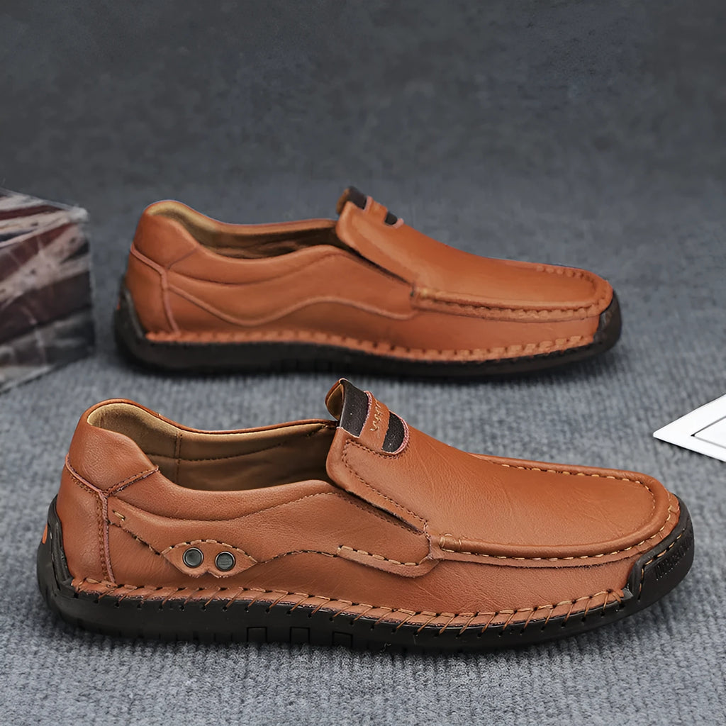 Large size handmade stitching men's outdoor shoes in black leather with rubber sole