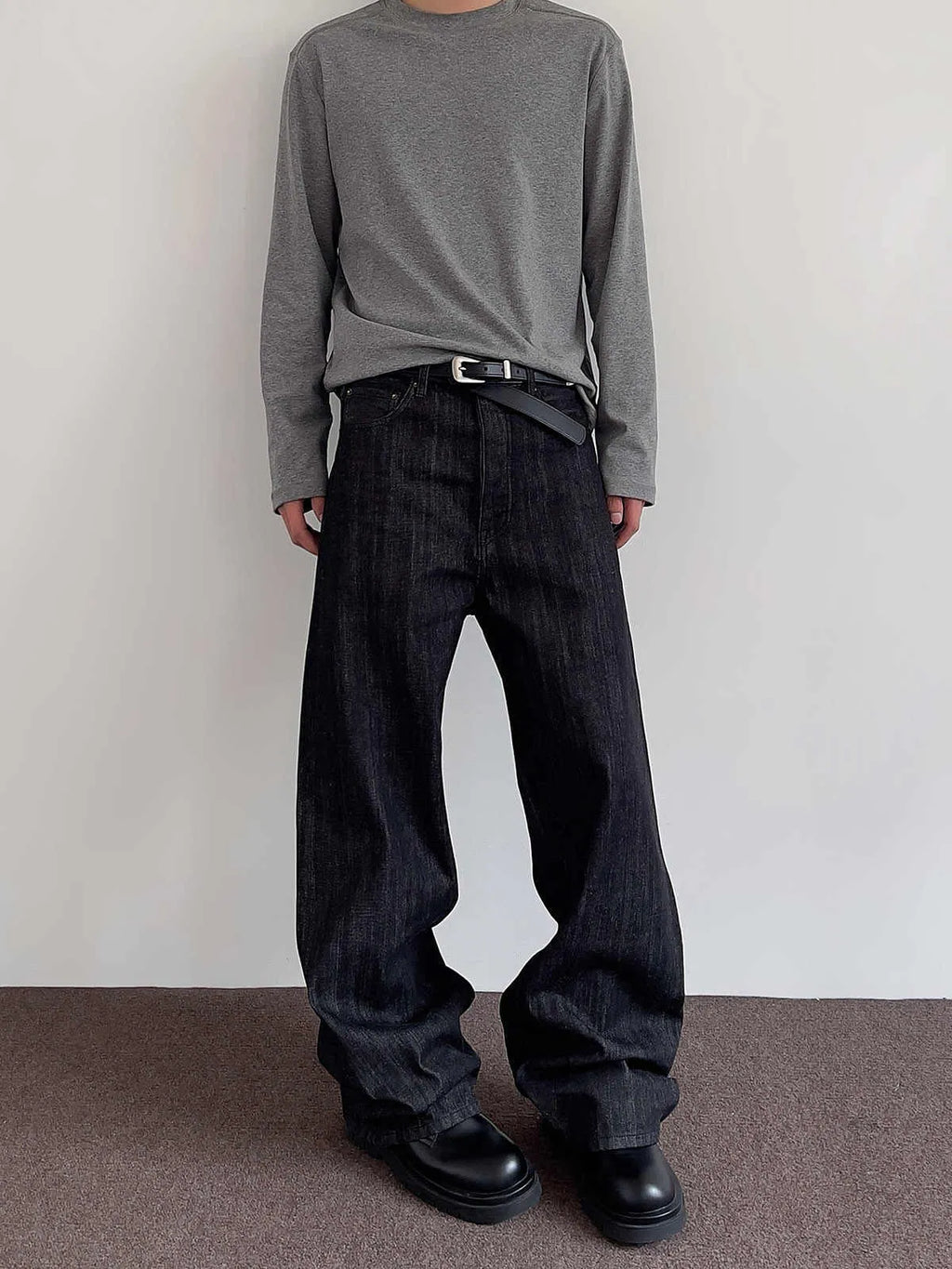 Black straight leg jeans with mid-high waist, zip fly, and non-stretch denim, shown in sizes S to XL.