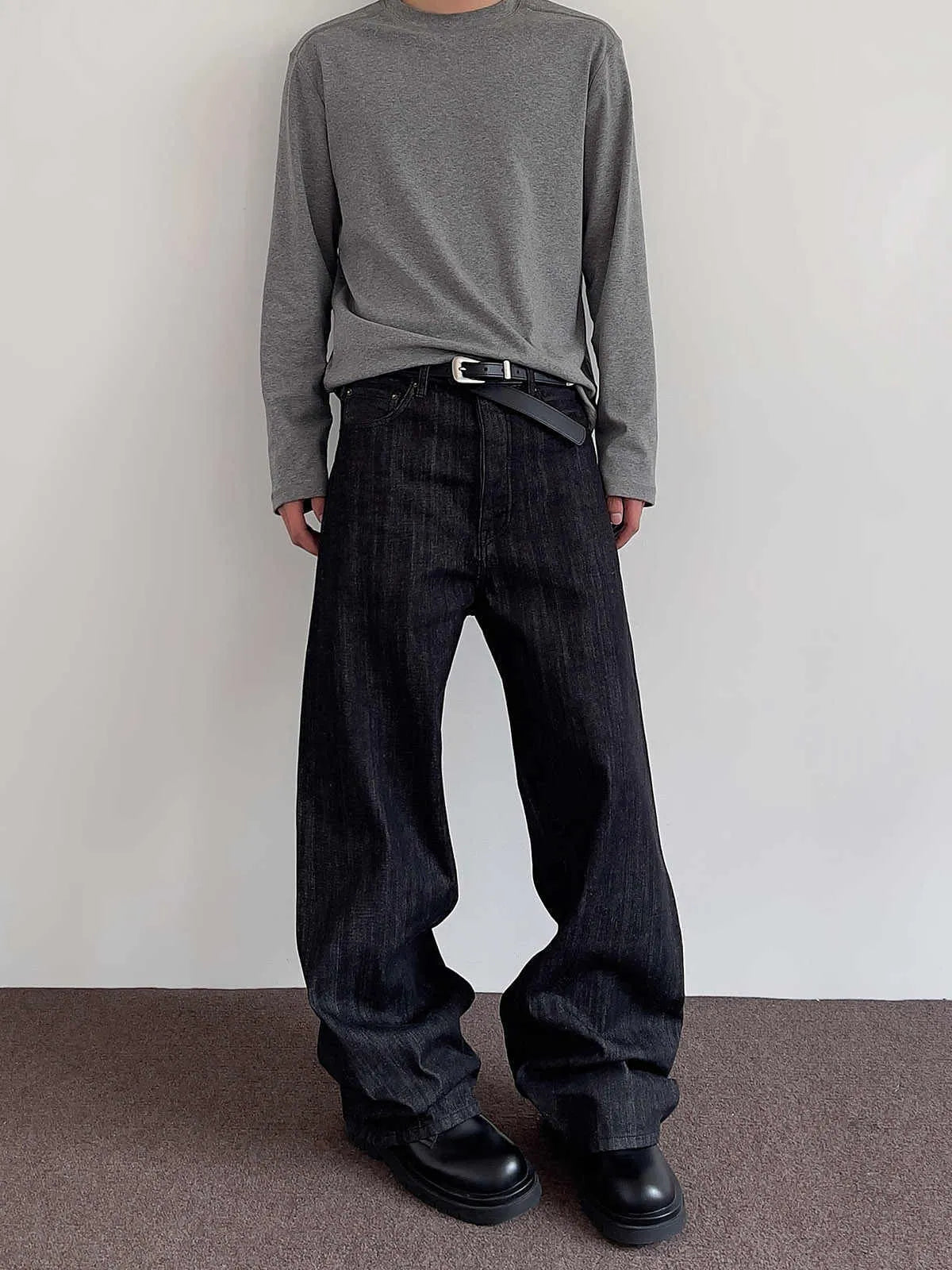 Black straight leg jeans with mid-high waist, zip fly, and non-stretch denim, shown in sizes S to XL.