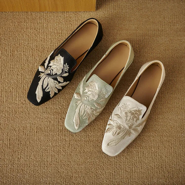 Women's embroidery low-cut flat pumps in retro fabric design with round toe and soft bottom