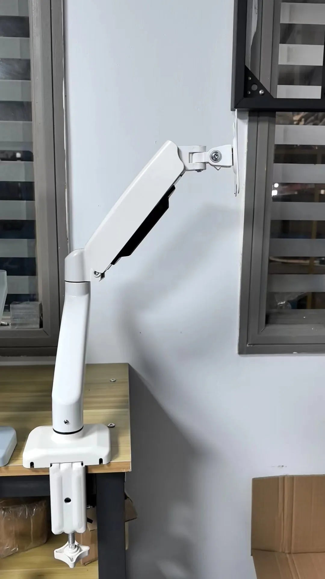 Black rotating telescopic LCD screen bracket showing adjustable monitor mount